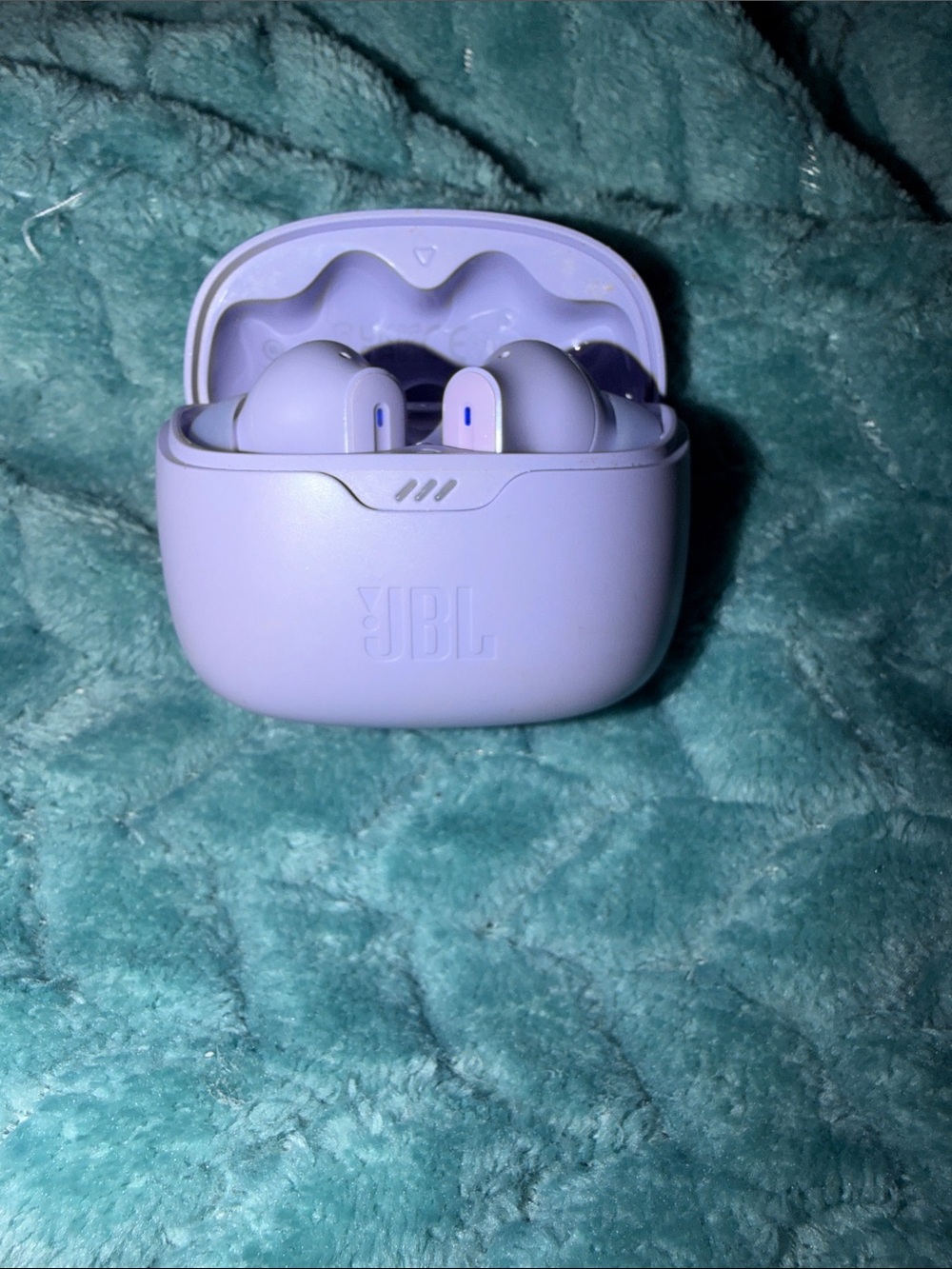 JBL Lavender Wireless Earbuds Charging Case